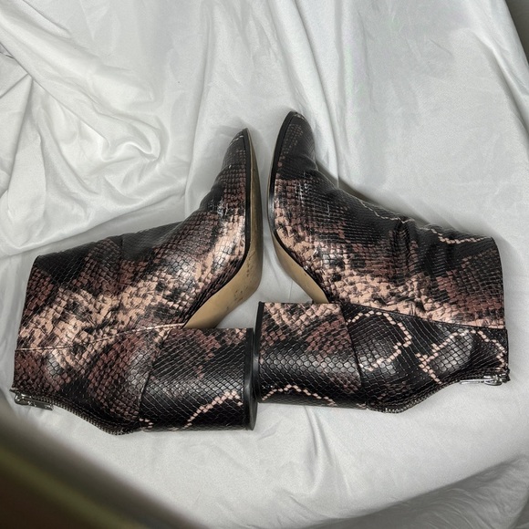 Steve Madden Jillian Mocha Multi Heeled Reptile Snake Print Brown Bootie Size 7 - Picture 6 of 13
